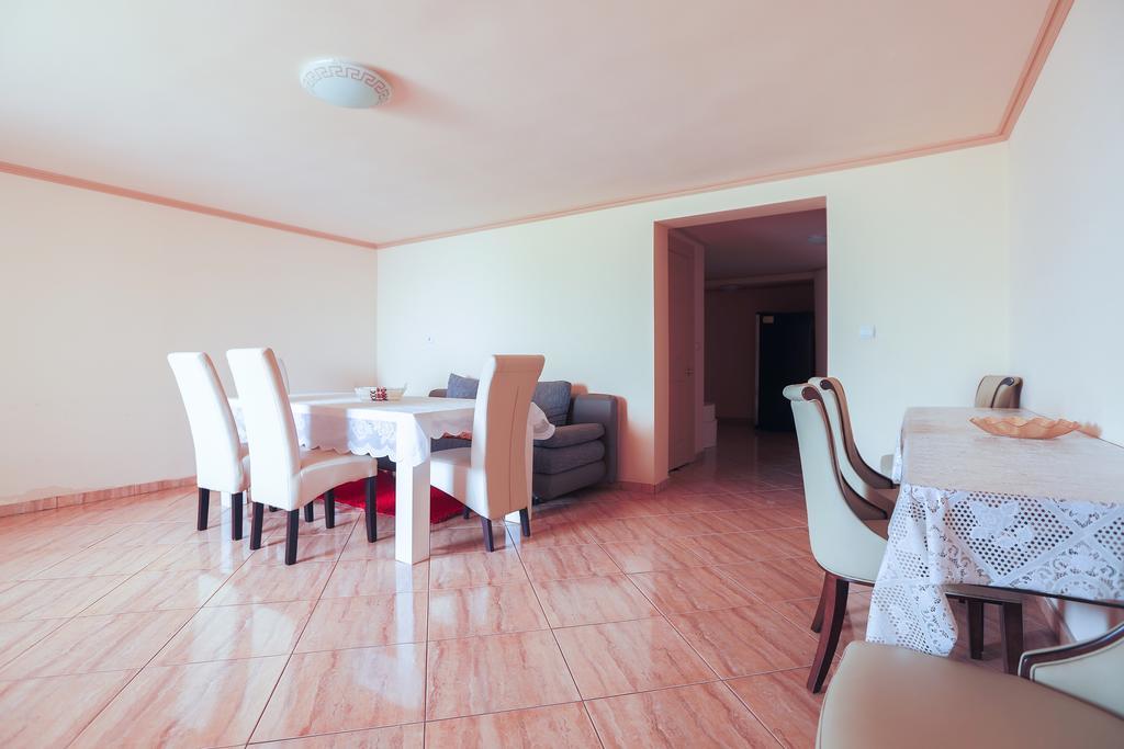 Casa Iulia Hotel Hateg Exterior photo